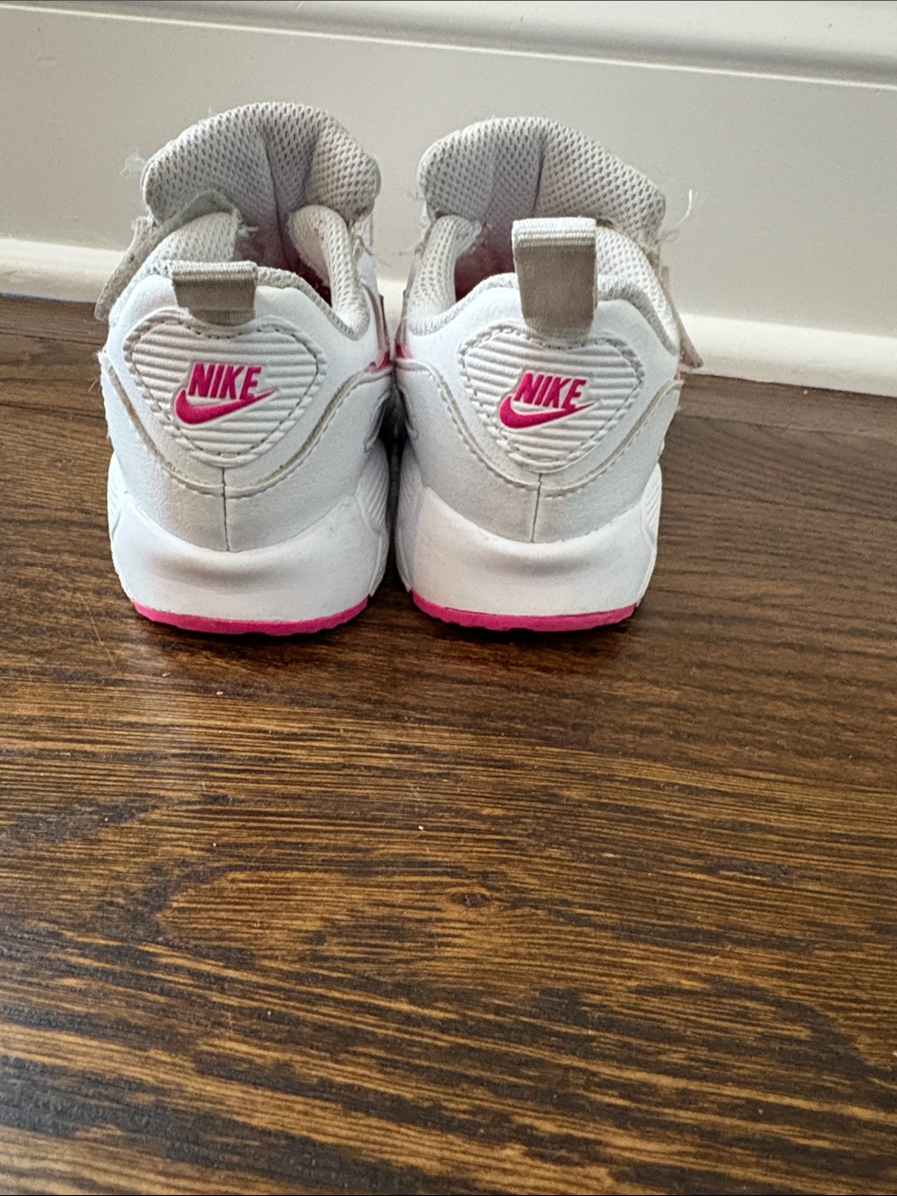7C Nike Air Max 90 Easy on Kids White Sneakers with Pink Swoosh - Picture 3 of 8